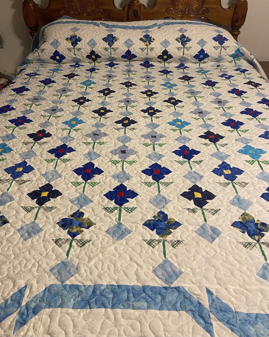 Blue Blossom Garden Quilt – A Timeless Floral Patchwork