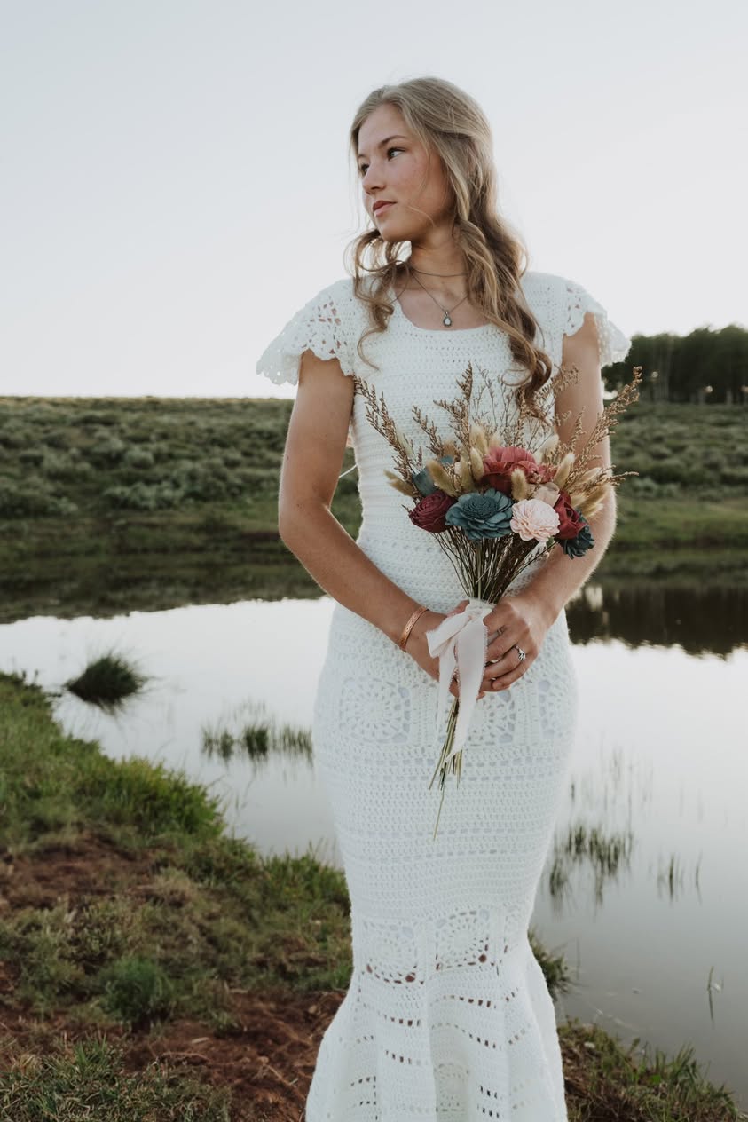 Bridal Elegance in Crochet: A Handcrafted Wedding Dress That Captures the Heart